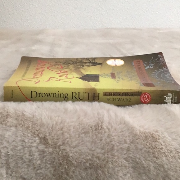 BOOK: Drowning Ruth by Christina Schwartz Paperback Fiction Suspense EUC - Picture 3 of 9